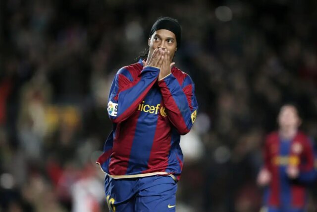 Hviezda Barcelona upustí ďalší návrh s Ronaldinho Social Media Post

