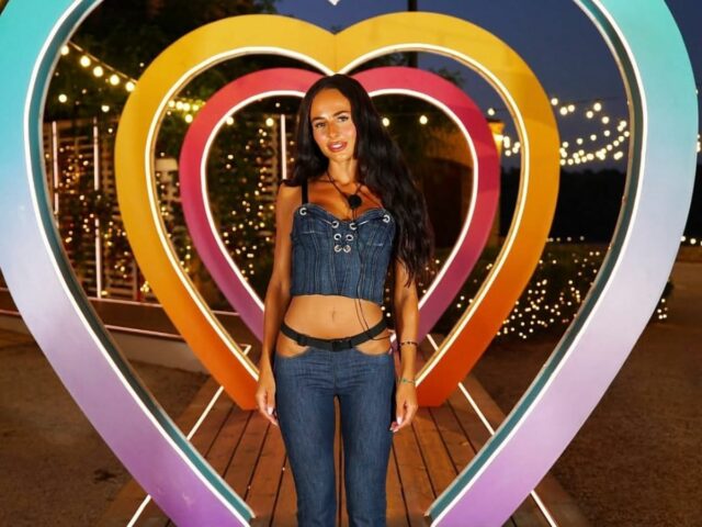Hviezda Love Island UK Lauren zdieľa svoje myšlienky o svojom vzťahu s Toni 

