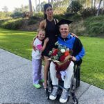 Alex McKinnon (na obrázku s partnerom Lily Malone a dcérou Harriet) minulú sobotu zasiahol svoj bývalý klub dvoma urážkami