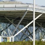 Hviezda bývalej krajiny zatknutá na letisku Stansted, pretože cestujúci stratili slová Futbalový šport