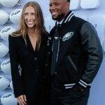 Saquon Barkley a jeho manželka Anna Congdon sú videní v piatok na zelenom koberci