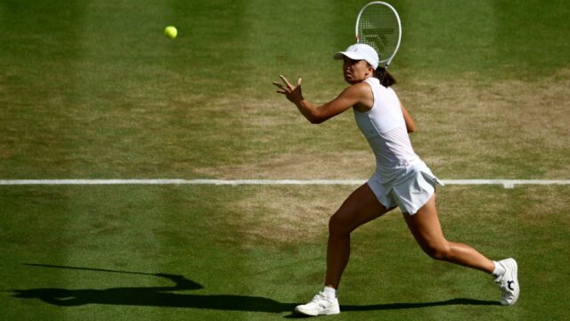 IgA Swiak dominuje Anisim Amanda, aby dobyl Wimbledon 2025

