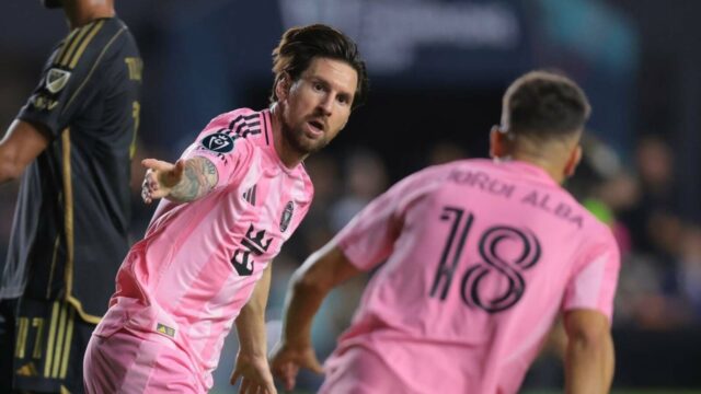 Inter Miamis Lionel Messi, sporný Jordi Alba proti FC Cincinnati

