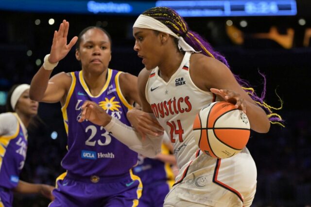 WNBA: Washington mystici v Los Angeles v iskroch