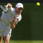 Šampióni, ktorí bránili Jannikovi Sinnerovi a Aryne Sabalenke, ktorí vyhrali tenisové rebríčky, viedli tento rok v utorok, ktoré boli oznámené v utorok, 10 bývalých víťazov v USA.