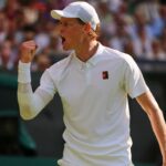 Jannik Sinner nesie Carlos Alcarazzi v zápase, aby vyhral Wimbledon