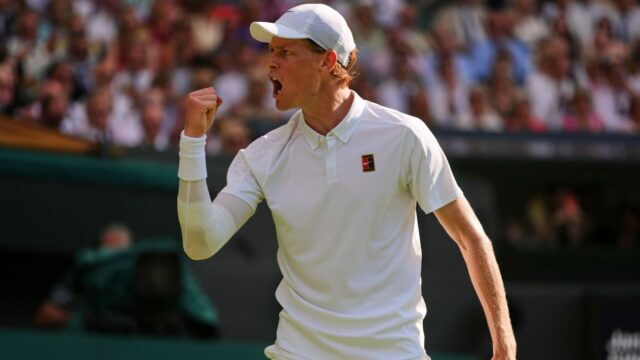 Jannik Sinner nesie Carlos Alcarazzi v zápase, aby vyhral Wimbledon

