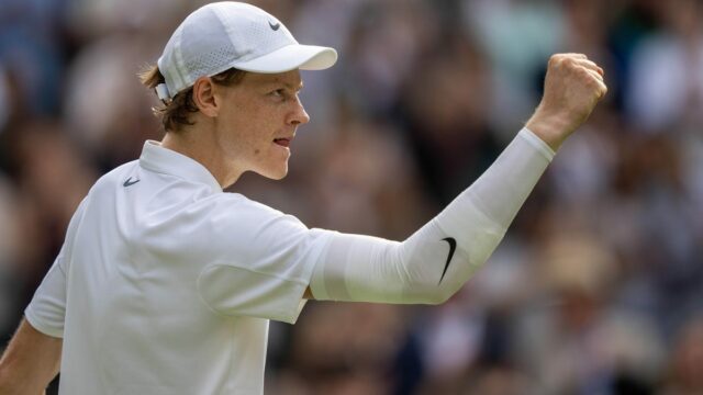 Jannik Sinner porazil Ben Sheltona, aby zarobil v semiskách Wimbledon


