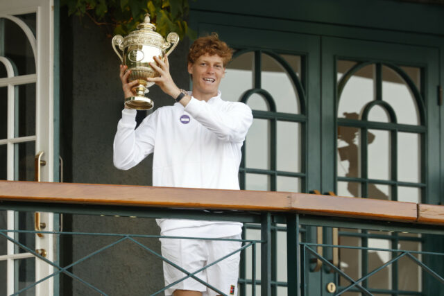 Jannik Sinner pošle správu rodičom Johann a Siglinde po Wimbledone Win

