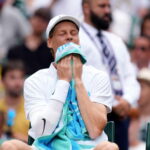 Jannik Sinner spôsobený novým Novakom Djokovicom vo Wimbledone?