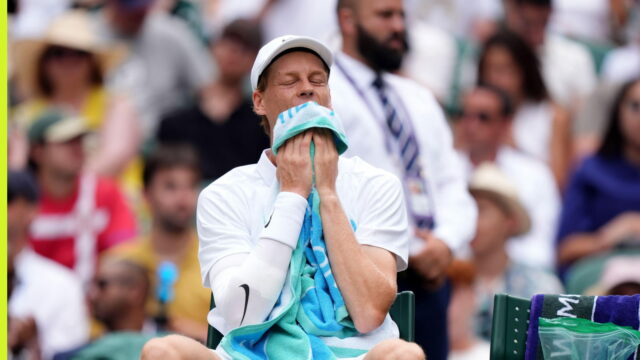 Jannik Sinner spôsobený novým Novakom Djokovicom vo Wimbledone?

