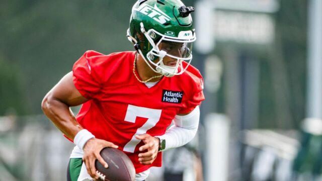 Jets 'Justin Fields' prepustil, že zranenie špičky nebolo horšie

