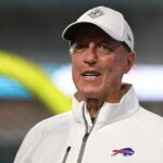 Legenda Buffalo Bills Jim Kelly sa podelila o to, že jeho vnuk podstúpil pohotovostnú operáciu
