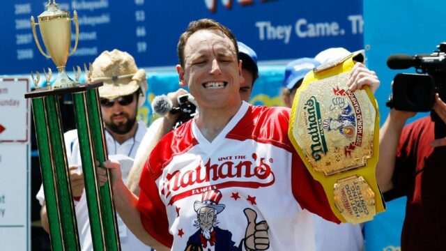 Joey Chestnut Eats Records: King Viac ako -dogog


