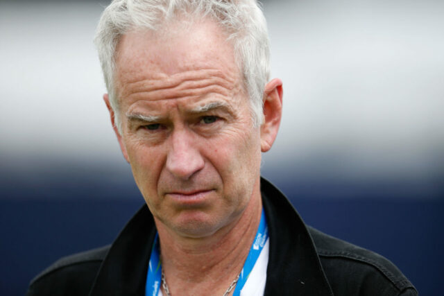 John McEnroe vyzval, aby sa hráč presunul do Wimbledonu, aby zakázal

