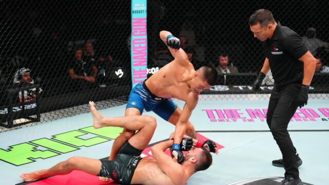 Jon Anik narušený arbitrážou Jasona Herzoga v UFC Abu Dhabi

