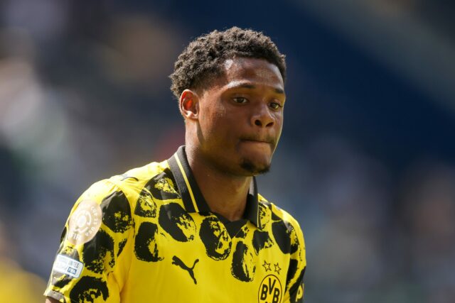 Julien Duranville z Borussia Dortmunda môže podstúpiť veľkú operáciu ramien