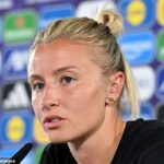 Leah Williamson trval na tom, že chce urobiť novú výzvu na euro.