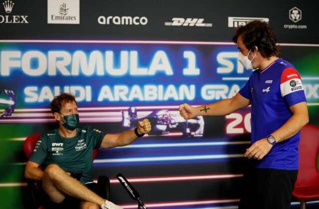Sebastian Vettel a Ferrari's Ferrari Alonso v roku 2013 Abu Dhabi GP - Zdroj: Getty