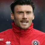 Kieffer Moore warming up for Sheffield United