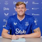Klauzula Jarrad Branthwaite Transfer sa vytvorí po tom, ako Target Man Utd podpísal novú dohodu