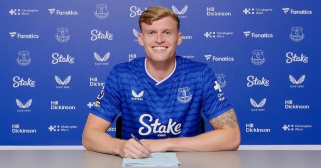 Klauzula Jarrad Branthwaite Transfer sa vytvorí po tom, ako Target Man Utd podpísal novú dohodu

