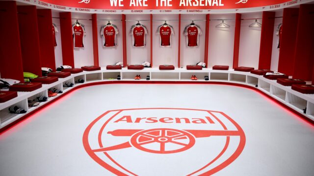 Arsenal, Mon United, Chelsea, Liverpool a spol. Môže odmietnuť prístup k šatne