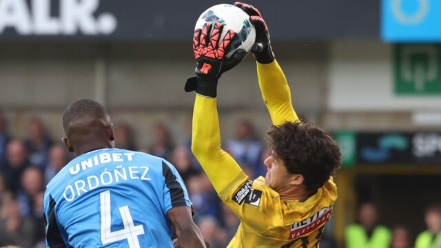 Konkurent Red Devils Leeds prenasleduje štandardného brankára v Európe


