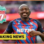 Jean-Philippe Mateta oslavuje s fanúšikmi Crystal Palace