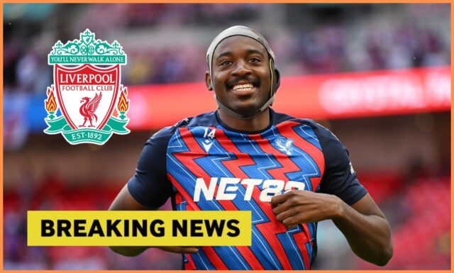 Jean-Philippe Mateta oslavuje s fanúšikmi Crystal Palace
