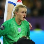 Hannah Hampton, ktorá mala krvavý nos, bola hrdinom Anglicka proti Švédsku