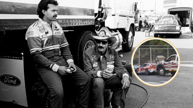 Bývalý pilot NASCAR Richard Petty so svojím synom Kyle Petty v červenej miestnosti slávy NASCAR NASCAR. Zdroj: Imagn