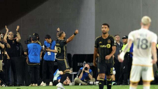 La Galaxy skóroval neskoro proti skratky LAFC, aby vynútil 3-3 remízy

