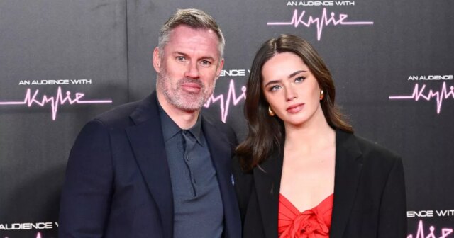 La femme de Jamie Carragher pleure alors qu'il `` éclatant de fierté '' à l'annonce de la fille
