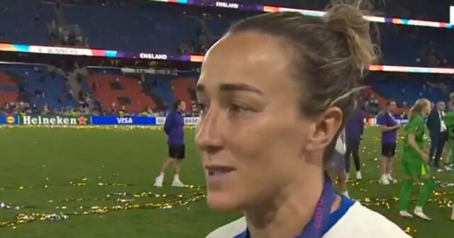 La guerrière du football Lucy Bronze dit qu'elle a joué entière d'Euro 25 avec une jambe cassée
