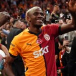 La mise à jour du transfert Man United de Victor Osimhen comme choc rival avec une transaction de 65 millions de livres sterling