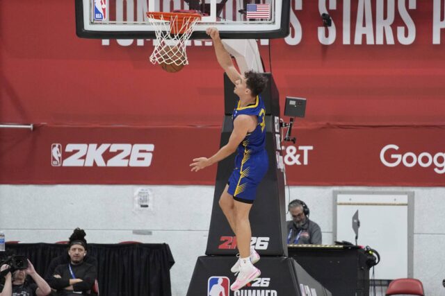 Chris Manon Manon zo Golden State Warriors proti Raptorom v Toronte počas prvej polovice basketbalovej hry letnej ligy NBA vo štvrtok 17. júla 2025 v Las Vegas. Lakers NBA
