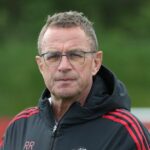 L'ancien patron de l'Utd Ralf Rangnick, 67 ans, s'est transporté d'urgence à l'hôpital après l'opération bâclée