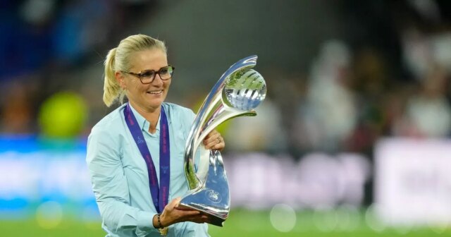 Le chef de la FA rompt le silence sur l'avenir de la patron des lionnes Sarina Wiegman
