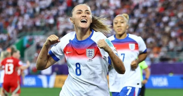 Le coup de maître de Sarina Wiegman voit l'Angleterre naviguer dans le groupe Euros après le trébuchement initial
