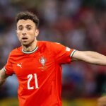 Le silence des minutes pour être chez les euros féminins alors que les hommages se jettent en "champion joueur" Diogo Jota