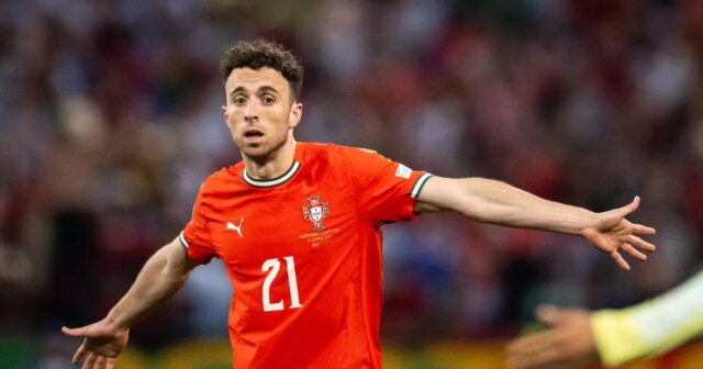 Le silence des minutes pour être chez les euros féminins alors que les hommages se jettent en "champion joueur" Diogo Jota
