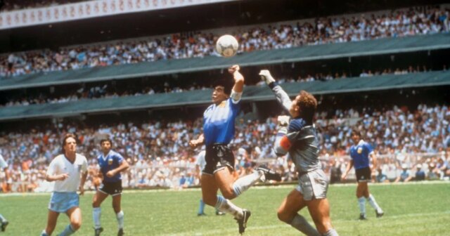 Le sondage des tops de Diego Maradona, comme le plus grand moment de football notoire, disent les fans
