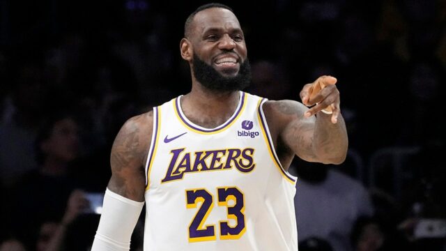 LeBron reaguje na pripomienky k praktizovaniu v zariadení CAVS

