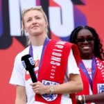 Leah Williamson vydáva emocionálny rally plač, zatiaľ čo Lioness v súčasnosti zjemňuje pred 65 000
