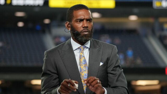 Legenda NFL Randy Moss sa po diagnostike rakoviny vracia do leteckých vĺn, hovorí ESPN

