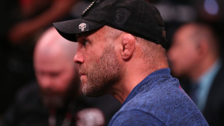Legenda UFC Randy Couture Aerlift do centra Thurn po havárii