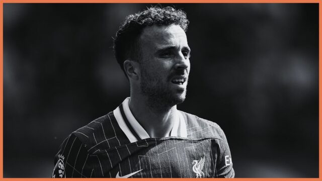 Legendy a spoluhráči z Liverpoolu vzdávajú hold po tragických novinách Jota.

