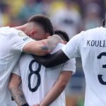 Les amis proches de Diogo Jota se fondent en larmes pendant le premier match depuis la mort tragique