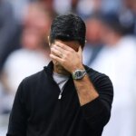 Les fans d'Arsenal montrent la colère avec les messages «Arteta Out» alors que la frustration du transfert se termine